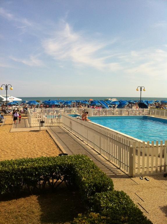 RESIDENCE APOLLO - WALTERIGATO Apartments SOLO PER FAMIGLIE Lido di Jesolo Esterno foto