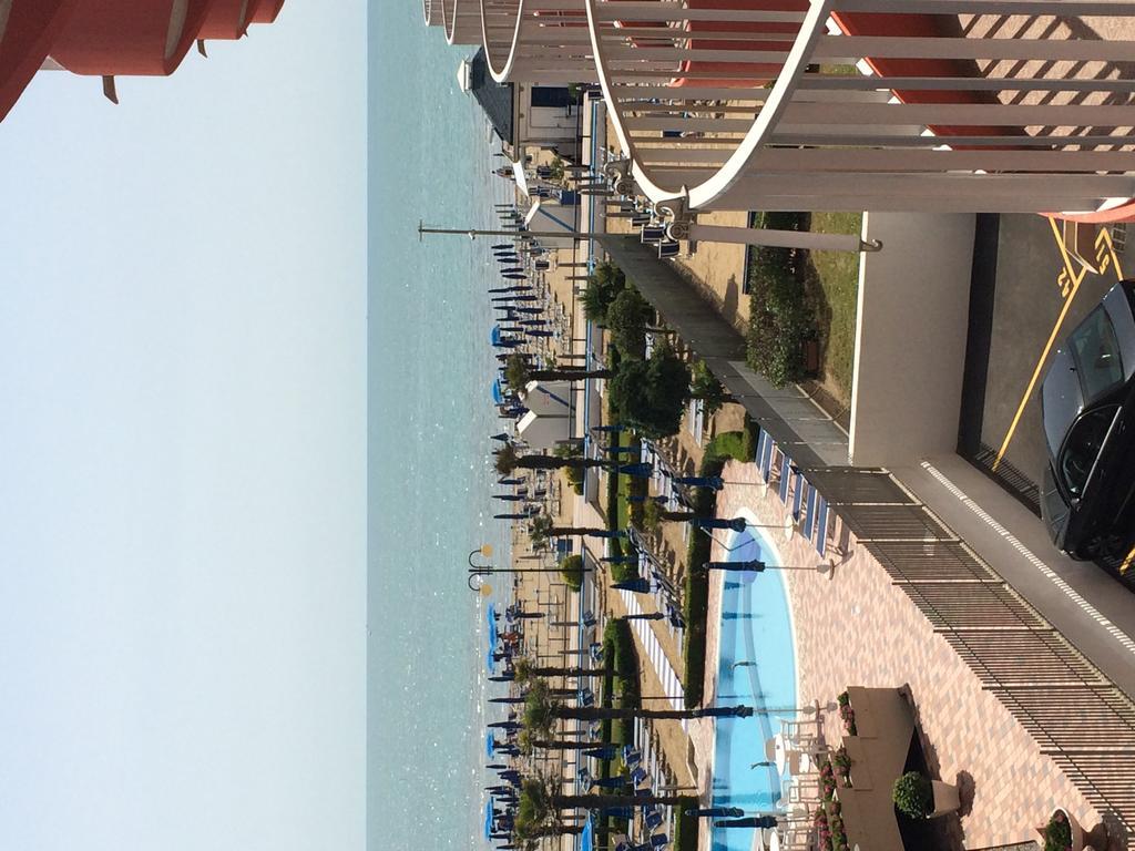 RESIDENCE APOLLO - WALTERIGATO Apartments SOLO PER FAMIGLIE Lido di Jesolo Esterno foto
