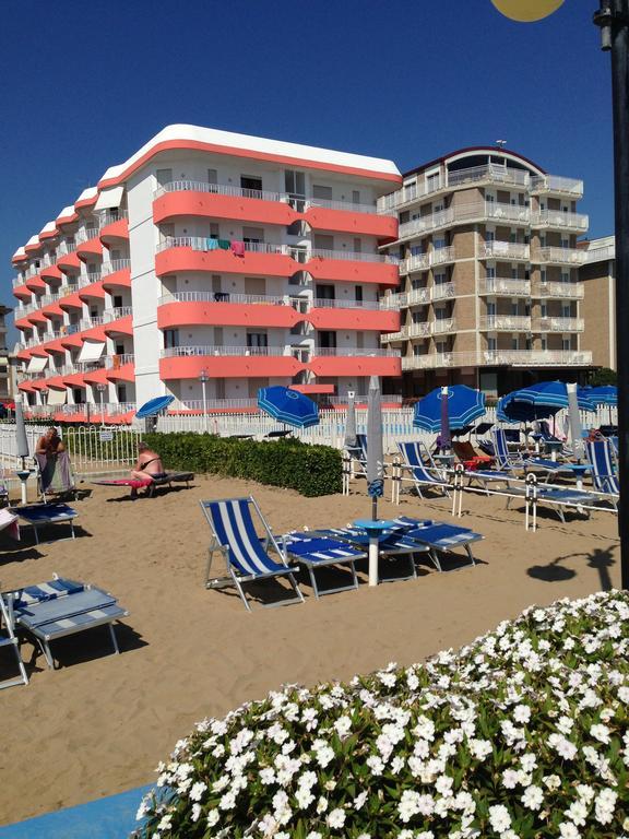 RESIDENCE APOLLO - WALTERIGATO Apartments SOLO PER FAMIGLIE Lido di Jesolo Esterno foto