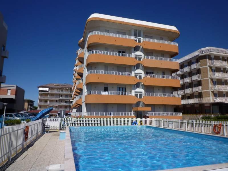 RESIDENCE APOLLO - WALTERIGATO Apartments SOLO PER FAMIGLIE Lido di Jesolo Esterno foto